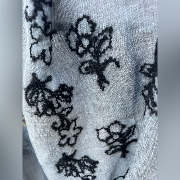 🇮🇹Vintage 100% Pure Wool/Lana Scarf by Ostinelli Como Italy | Floral 18” x 68” - Picture 12 of 17